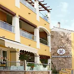 Janas מלון
